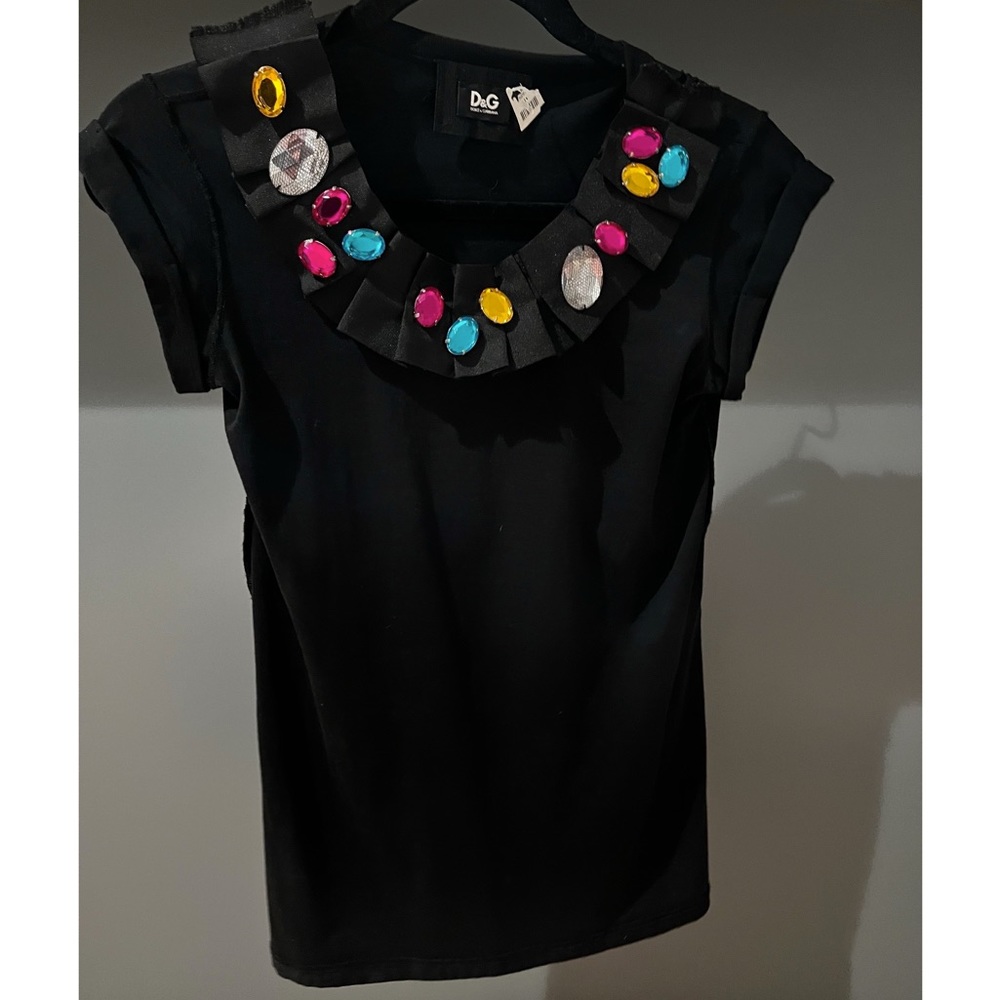 Dolce & Gabbana black tee with jewel/gem collar